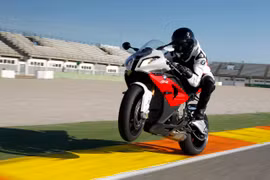 Huyền thoại BMW S 1000 RR trở lại 