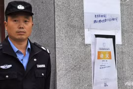 Chấn động: Học sinh lớp 5 nhảy lầu từ tầng 30 do phải chép phạt