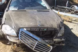 Mercedes lao vực cả trăm mét, tài xế may mắn thoát nạn