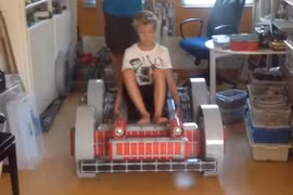 Xe chở hàng độc đáo chế tạo từ bộ xếp hình Lego