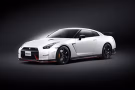 Nissan bán GT-R Nismo 2015 với giá sốc 