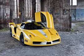 Siêu xe Ferrari được phục hồi sau tai nạn "tắm" hồ
