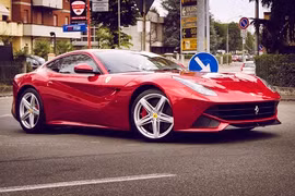 Siêu xe Ferrari được bán đấu giá gây quỹ cứu trợ