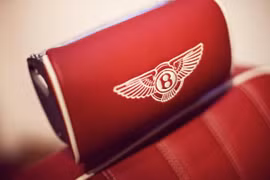 Hãng xe Bentley mời các quý ông tới... cắt tóc
