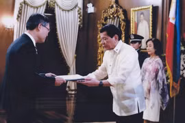 Tân Đại sứ Việt Nam trình Quốc thư lên Tổng thống Philippines