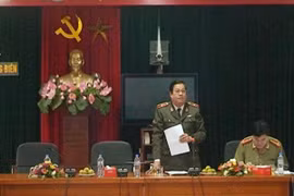 Thiếu tướng Lưu Quang Hợi kiểm tra công tác năm 2014 tại CAQ Long Biên
