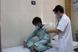 Đang mùa cao điểm, nhiều người lớn cũng mắc bệnh thủy đậu