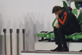 CĐV của M.U viết tâm thư kêu gọi sa thải Van Gaal