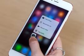 Bố trí người cướp lại chiếc iPhone 6S cầm cố trước đó