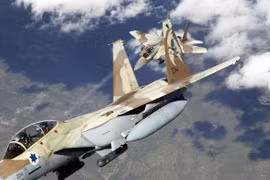 [ẢNH] Israel liên tiếp tấn công mục tiêu Iran gần căn cứ quân sự Nga