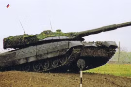 Xe tăng T-95 'Đại bàng đen' được 'tái sinh' dưới tên gọi T-100 mạnh vượt trội?