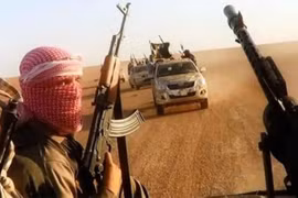 Phiến quân HTS chiếm được đường cao tốc quan trọng nhất Syria
