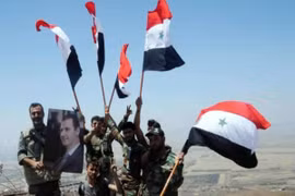 [ẢNH] Hàng ngàn phiến quân đối lập tại Daraa đầu hàng Quân đội Nga - Syria