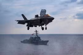 Ghế phóng trên tiêm kích F-35B mất tích là nguyên nhân gây tai nạn thảm khốc?