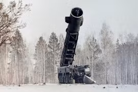 Tình báo Ukraine đã biết những gì về tên lửa siêu thanh Oreshnik Nga?