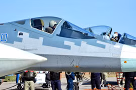 Nga nhận hàng loạt tiêm kích Su-57 và Su-35S giữa tình hình nóng