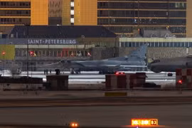 Oanh tạc cơ Tu-22M3 mang tên lửa Kh-22 hạ cánh khẩn cấp xuống St. Petersburg