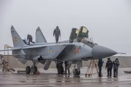Sự thực Kazakhstan bán hàng loạt máy bay chiến đấu Liên Xô cho Mỹ