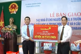 Vietinbank trao tặng các công trình an sinh xã hội cho Kiên Giang, Bến Tre.