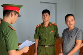 Bắt tạm giam đối tượng nhẫn tâm liên tục hành hạ con đẻ