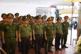 Lãnh đạo Bộ Công an viếng cán bộ Công an hy sinh trong khi truy bắt tội phạm