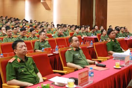 Trung tướng Nguyễn Thanh Tùng cùng hơn 2.500 cán bộ, chiến sỹ Công an Hà Nội dự hội nghị trực tuyến toàn quốc, quán triệt 2 Nghị quyết quan trọng của Bộ Chính trị