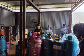 Phá liên tiếp những cơ sơ vi phạm ‘nhiều không’ trên địa bàn Hà Nội