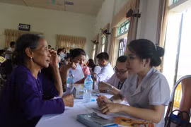 Khám, cấp thuốc miễn phí cho 500 hộ chính sách