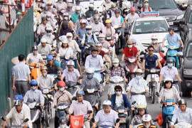 Dừng thu phí đường bộ với xe máy là hợp lý