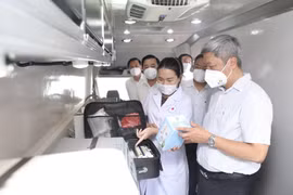 Thứ trưởng Bộ Y tế Nguyễn Trường Sơn và Phó Chủ tịch UBND TP Hà Nội Chử Xuân Dũng kiểm tra công tác y tế phục vụ SEA Games 31