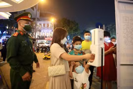 Tạo không gian vui chơi an toàn tại phố đi bộ hồ Gươm
