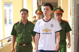 [ẢNH] Toàn cảnh xét xử BS Hoàng Công Lương vụ 8 bệnh nhân chạy thận tử vong