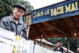 Tìm lại ký ức Hà Nội xưa qua những cuốn sách nhuốm màu thời gian