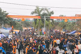 Biển người về trẩy hội Lim