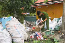 Bất chấp nguy hiểm vẫn sang chiết vài trăm bình gas mỗi ngày