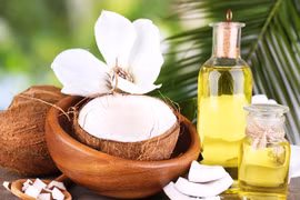 Làm sạch răng bằng dầu dừa theo người Ấn Độ