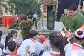Mang niềm vui đến với học sinh khó khăn, vươn lên trong học tập