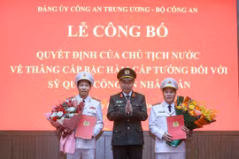 Trao quyết định thăng cấp bậc hàm Trung tướng đối với 2 đồng chí Thứ trưởng Bộ Công an