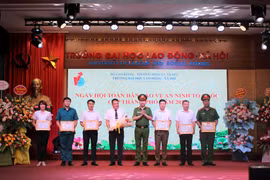 Tôn vinh những điển hình xuất sắc trong phong trào toàn dân bảo vệ an ninh Tổ quốc ở cơ sở