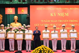 Mít tinh trọng thể kỷ niệm 75 năm Ngày truyền thống lực lượng Hậu cần - Kỹ thuật Công an nhân dân 