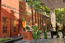 Công an quận Ba Đình: Dâng hương tưởng niệm các Anh hùng, Liệt sĩ 