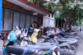 Nửa vời thu phí đường bộ xe máy
