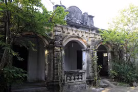 Ngỡ ngàng lạc vào ngôi làng toàn biệt thự 'Tây', gần trăm năm tuổi