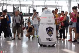 Trung Quốc sử dụng robot an ninh tuần tra sân bay