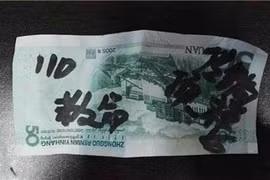 Nạn nhân bị bắt cóc được giải cứu nhờ ném tiền qua cửa sổ