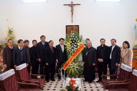 Lãnh đạo Công an Hà Nội chúc mừng Giáng sinh Tòa Tổng Giám mục Hà Nội và Giáo xứ Thái Hà