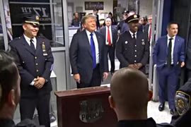 Thăm lính cứu hỏa New York, ông Trump hé lộ có thể tái tranh cử Tổng thống năm 2024