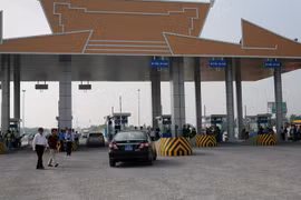 Sẽ bỏ thu phí xe dưới 7 chỗ qua cầu Hạc Trì