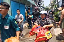 Lửa "táp" qua trường mầm non, giáo viên dẫn học sinh tháo chạy