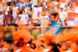 Lần thứ 6 lên ngôi ở Miami, Djokovic xô đổ kỷ lục của Nadal
